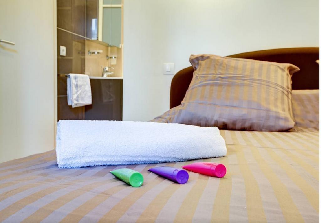 Apartment Notre Dame Bright Parijs Kamer foto